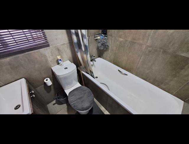 1 BEDROOM APARTMENT TO LET IN CHURCHILL ESTATE